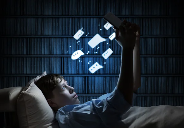 Teenager Reading in bed — Stock Photo, Image