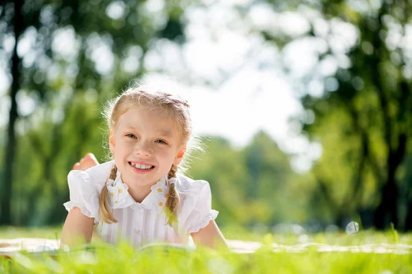 Zomer weekend in park — Stockfoto