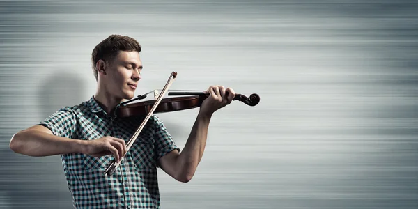 Músico tocando el violín — Foto de Stock