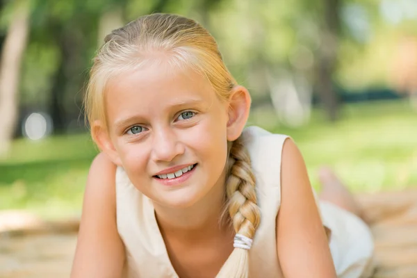 Girl enjoying summertime — Stock Photo, Image