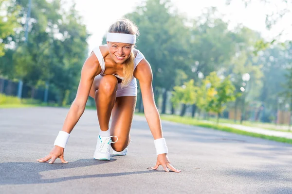 Athlete woman at start — Stock Photo, Image