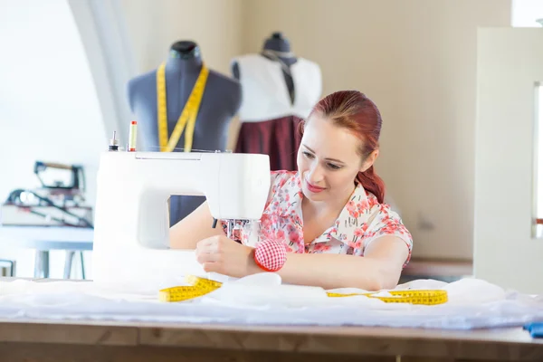 Seamstress at work — Stock Photo, Image