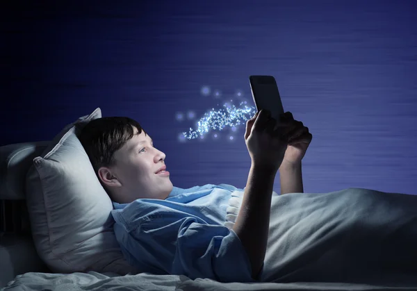 Teenager Reading in bed — Stock Photo, Image