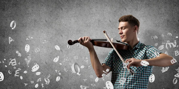 Músico tocando el violín — Foto de Stock