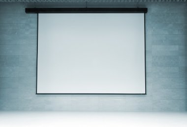 Boş ekran ile sinema salonu