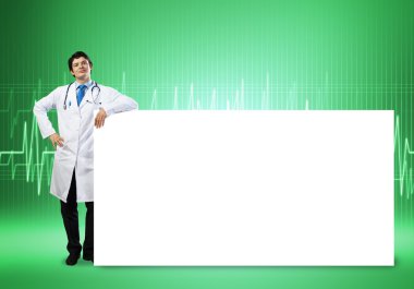 Bayrağı olan doktor.