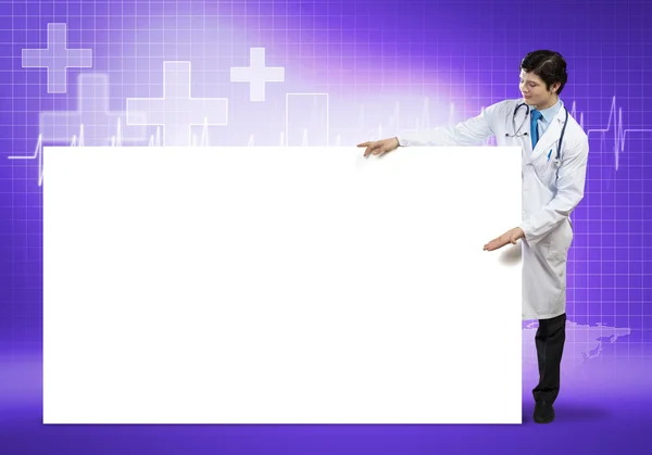 Medico con banner — Foto Stock