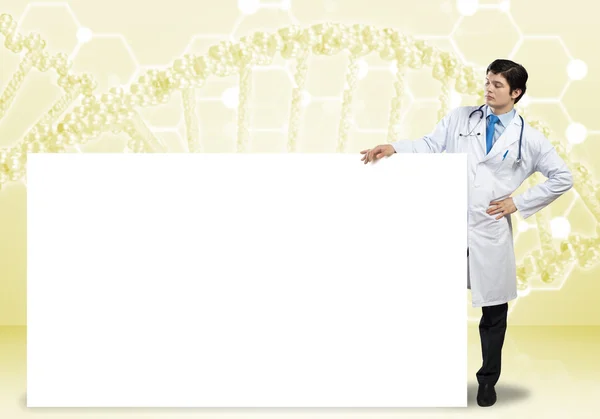 Medico con banner — Foto Stock