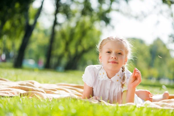 Dívka těší letní — Stock fotografie