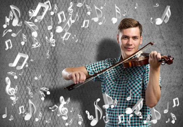 Hombre violinista en casual — Foto de Stock