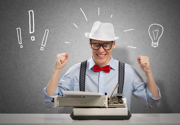 Man writer with typing machine — Stock Photo, Image