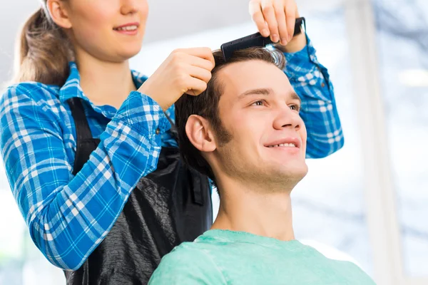 Hairdresser and client — Stock Photo, Image