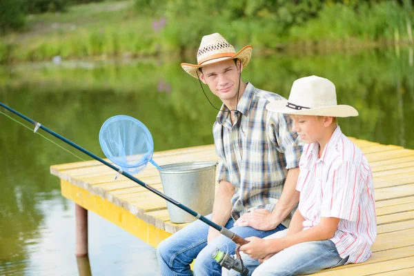 Padre e figlio. Pesca estiva — Foto Stock