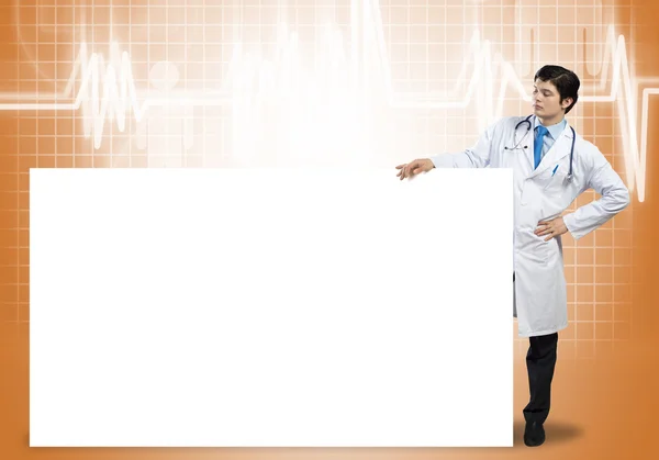 Medico con banner — Foto Stock