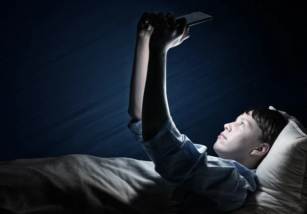 Teenager Reading in bed — Stock Photo, Image