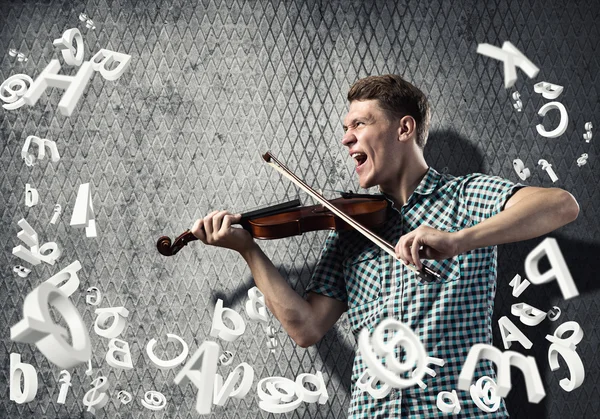 Uomo violinista in casual — Foto Stock