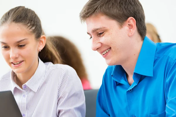 Ritratto di studenti in classe — Foto Stock