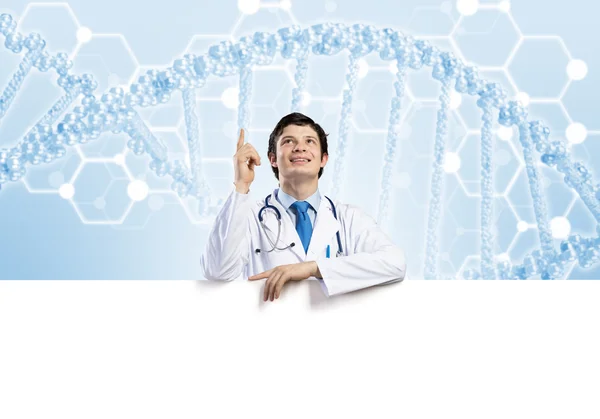 Medico con banner — Foto Stock