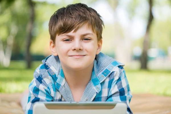 Boy using tablet pc — Stock Photo, Image