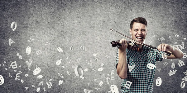 Homem violinista em casual — Fotografia de Stock