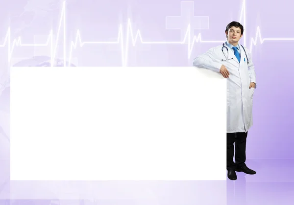 Medico con banner — Foto Stock