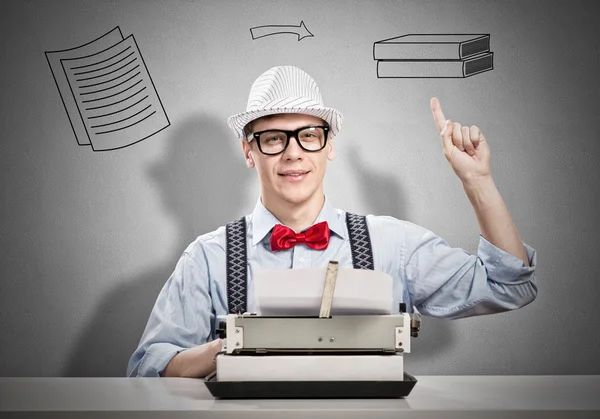 Man writer with typing machine — Stock Photo, Image