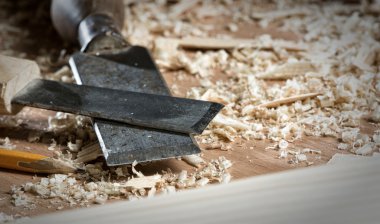 Talaş arasında yalan marangoz araçları