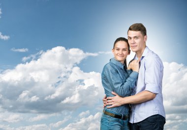 Mutlu çift kucaklaşması