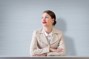 Güzel işkadını uzağa arıyorsunuz