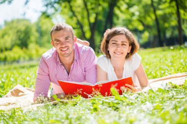 Genç Romantik Çift