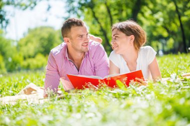 Genç Romantik Çift