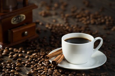 Bir fincan sade kahve.