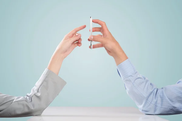 Hands using mobile phone — Stock Photo, Image