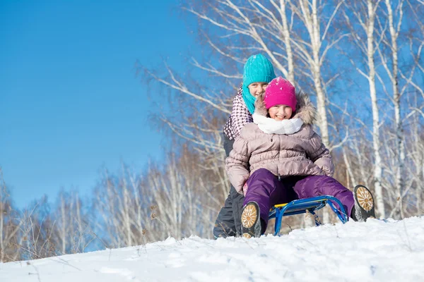 Twee leuke meisjes plezier — Stockfoto