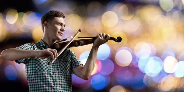 Músico tocando el violín — Foto de Stock