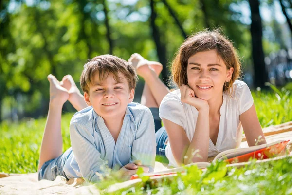 Family at summer park — Stock Photo, Image