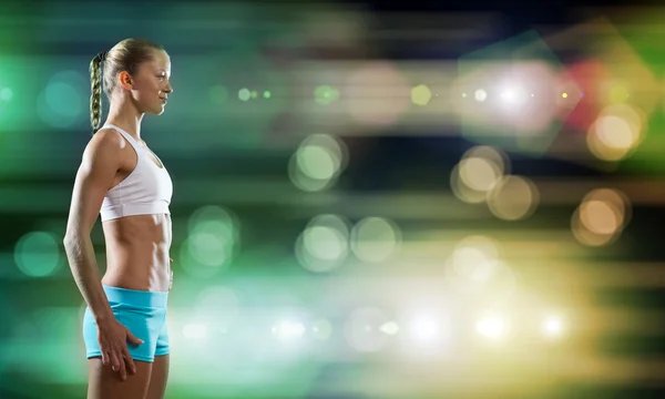 Sport vrouw in korte broek — Stockfoto