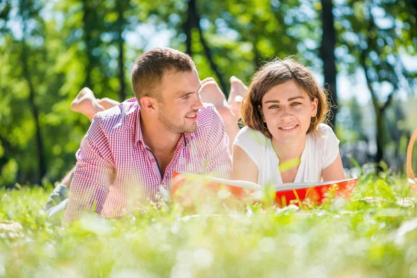 Young romantic couple — Stock Photo, Image