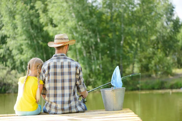 Father and daughter Summer fishing — Stock Photo, Image