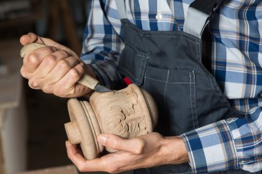 Kesici ile işe marangoz