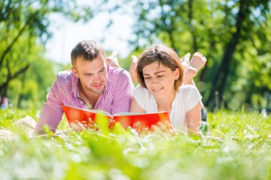 Genç Romantik Çift