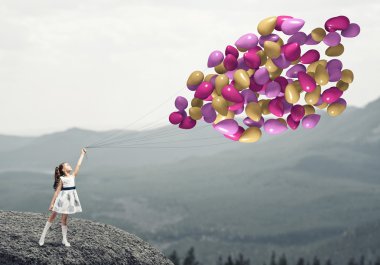Balonlar grup ile kız