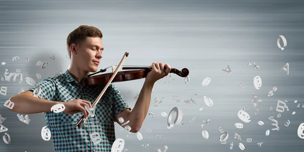 Hombre violinista en casual — Foto de Stock