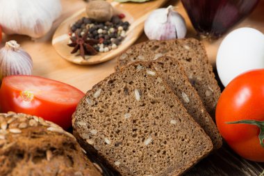 Sebze, ekmek ve baharatlar