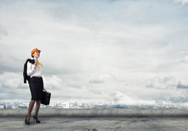 genç bir kadın mühendis