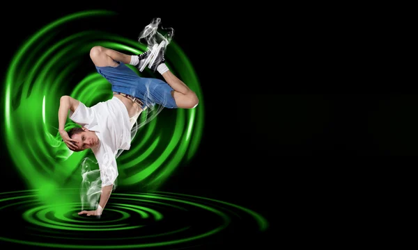 Breakdancer permanent aan kant — Stockfoto