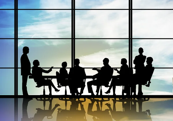 Businessteam sentada mesa redonda — Foto de Stock