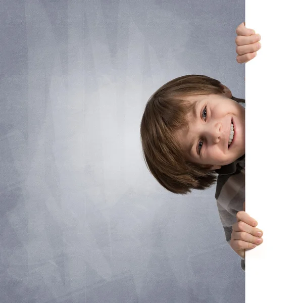 Chłopiec z banerów reklamowych — Zdjęcie stockowe