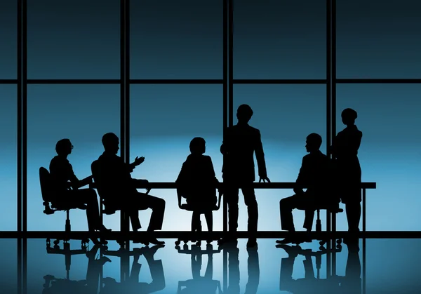 Businessteam sitter runt bord — Stockfoto