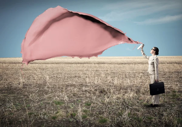 Imprenditrice che utilizza spray — Foto Stock